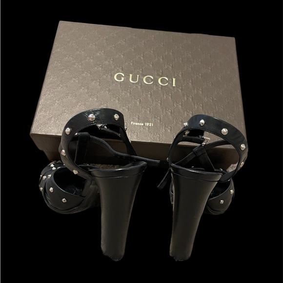 Gucci Leather T-Strap Sandals - Picture 6 of 6
